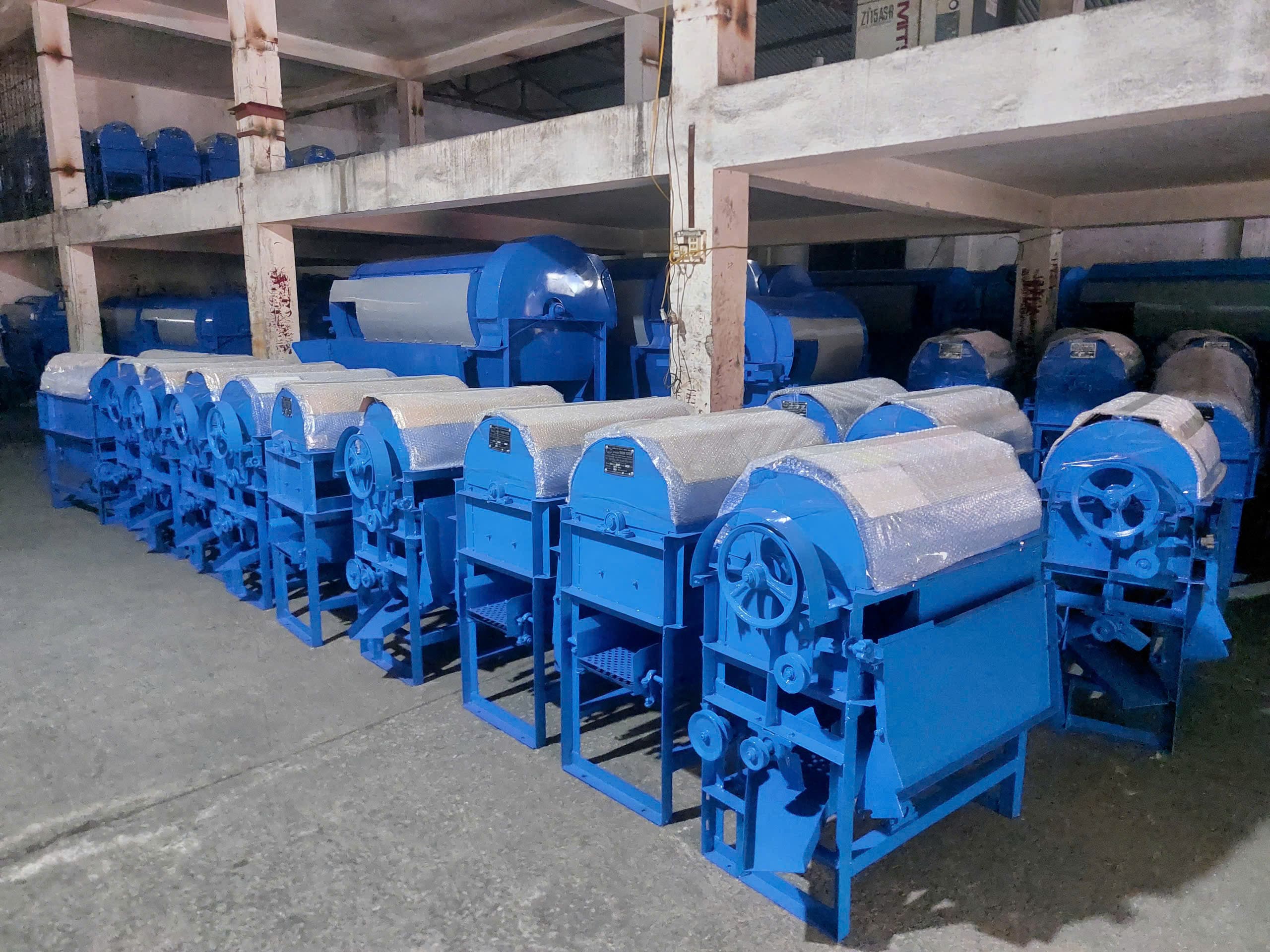 Phu Long warehouse